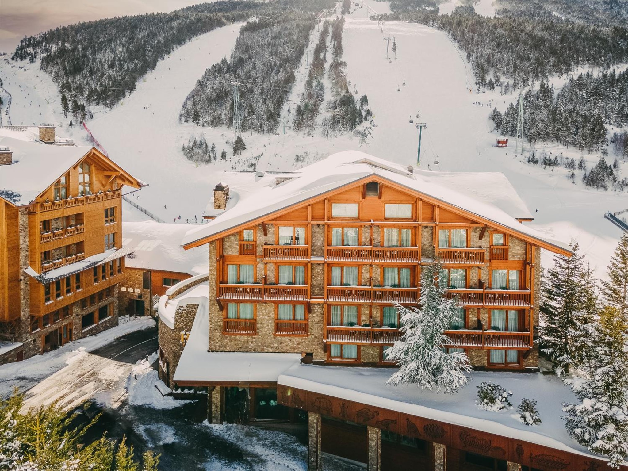Sport Hotel Village, Soldeu, a ski hotel