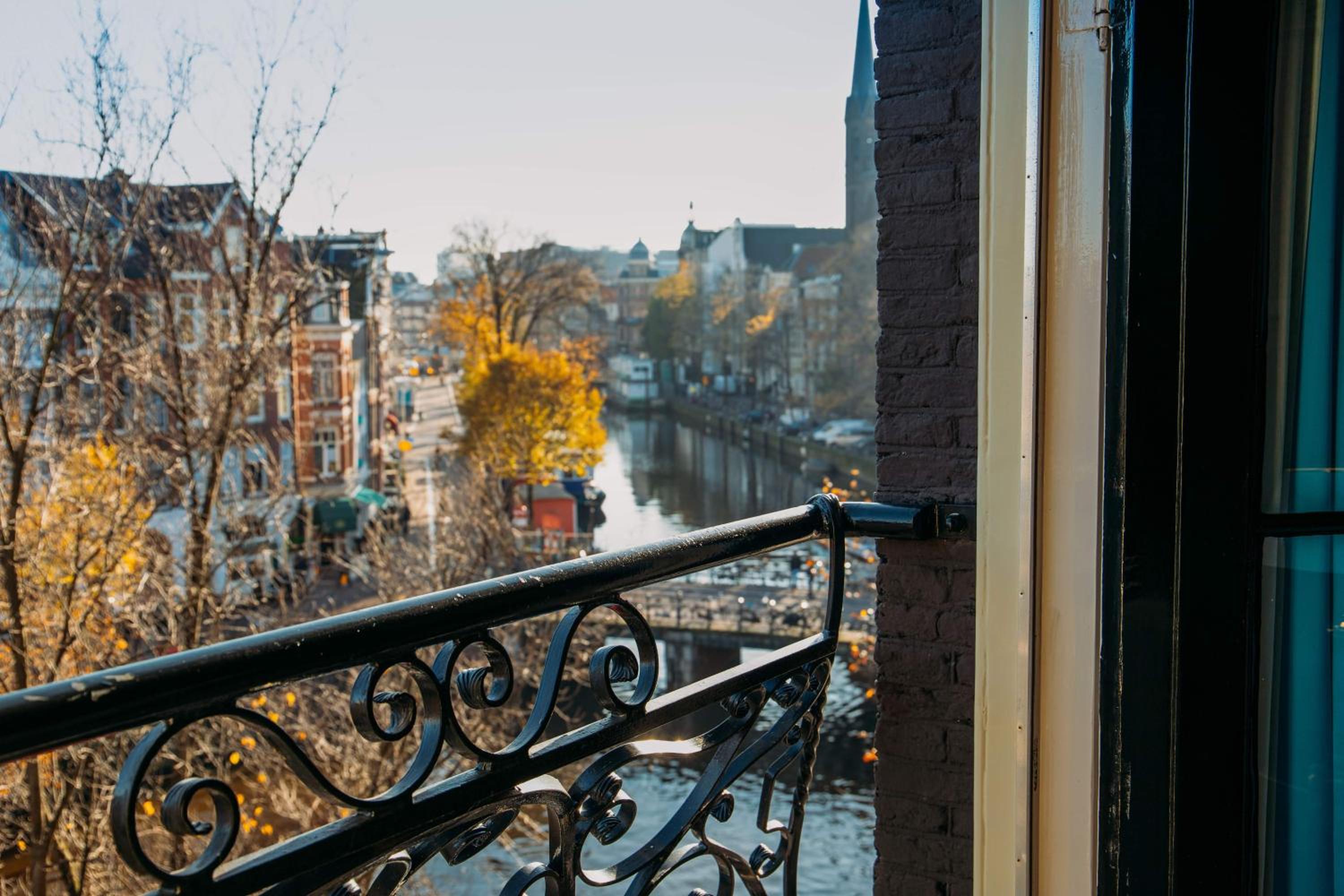 Ambassade Hotel