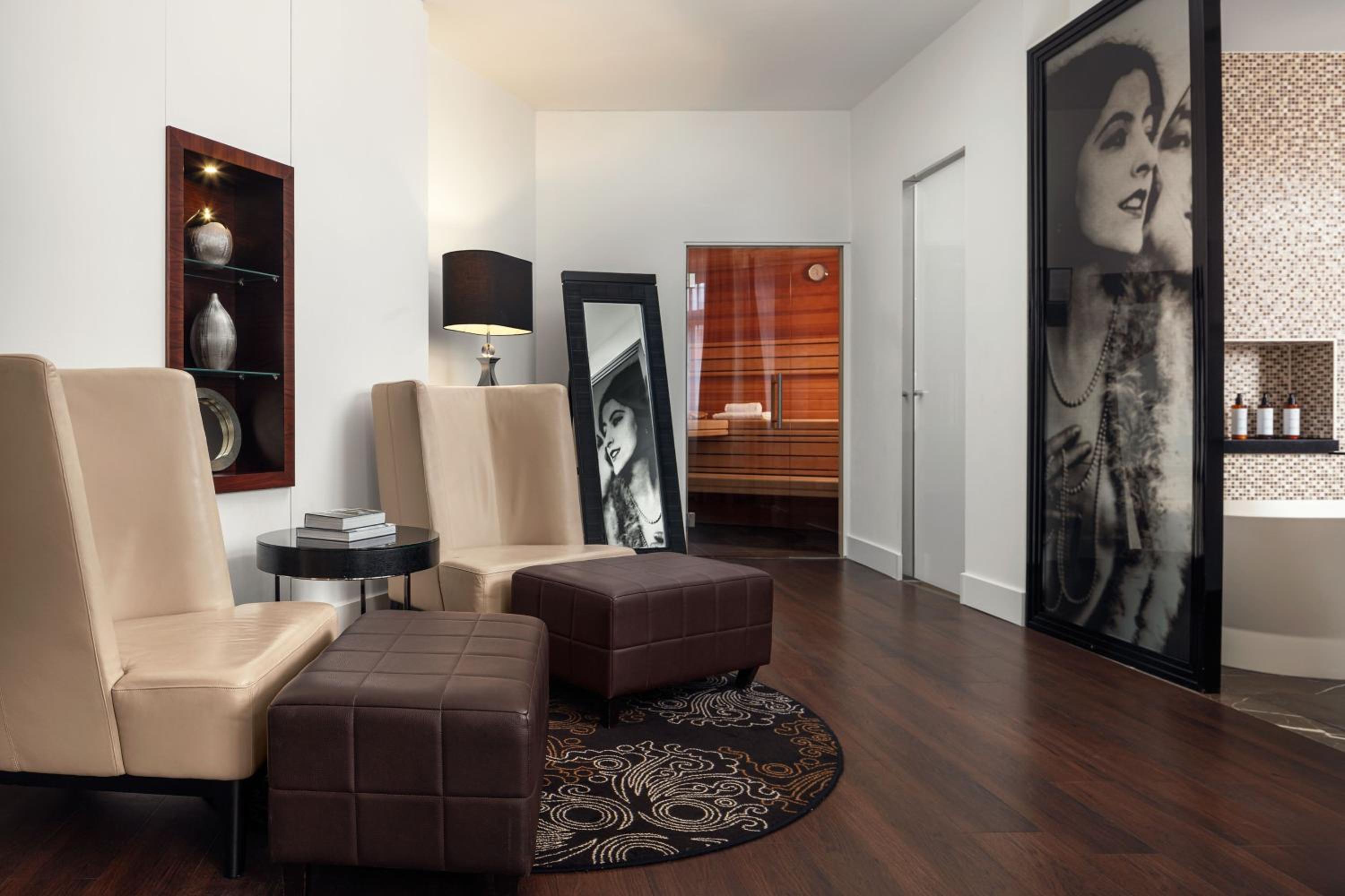 Roomers Berlin Steinplatz, Autograph Collection