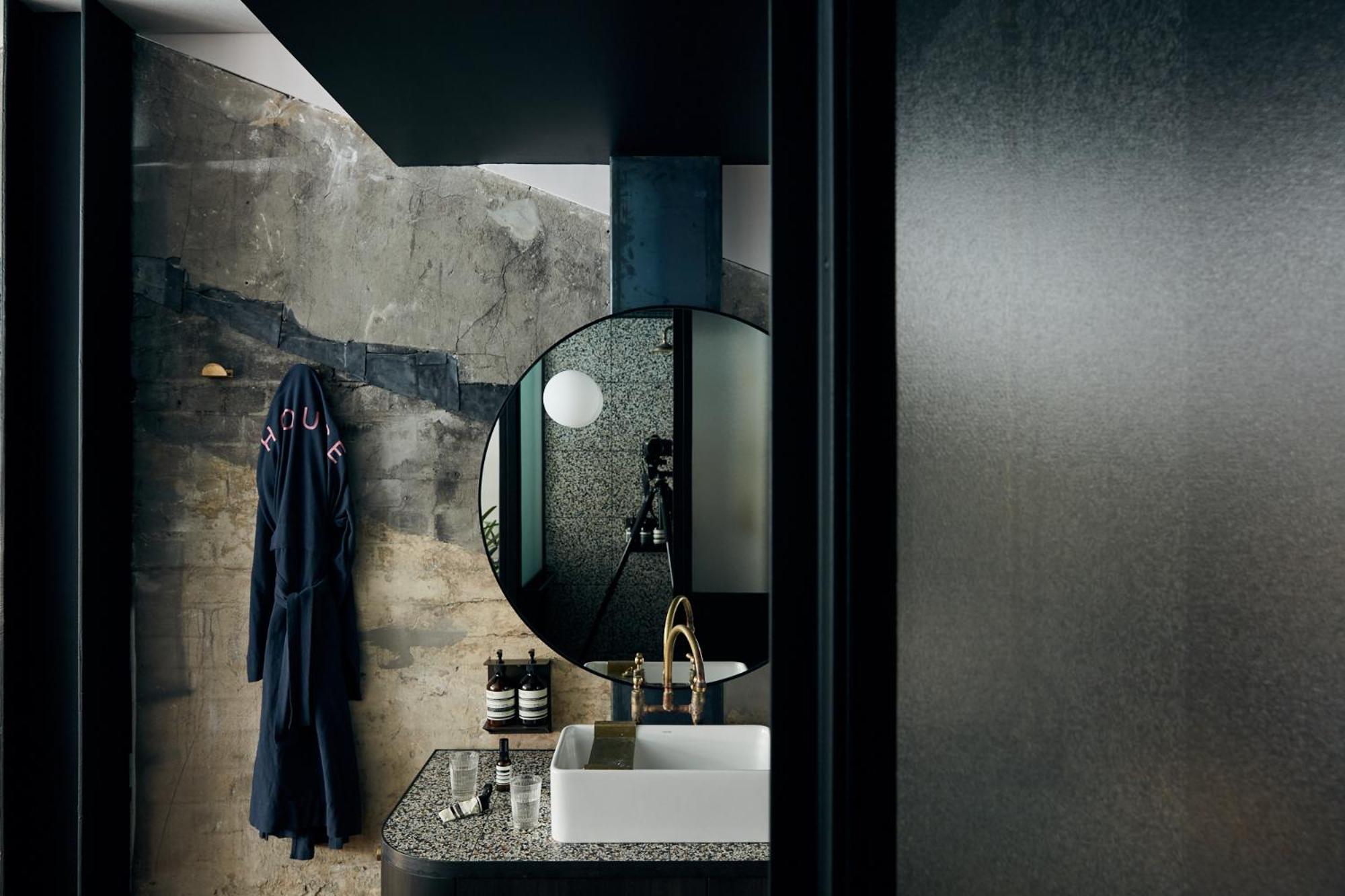 Paramount House Hotel
