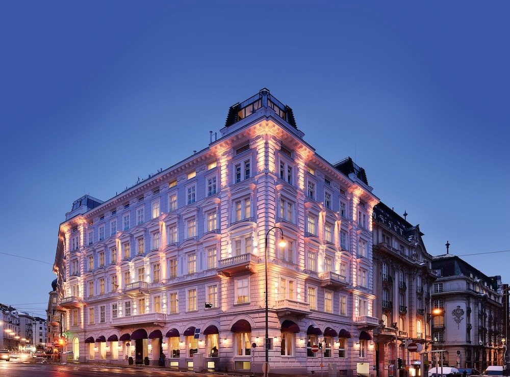 Sans Souci Vienna, Vienna, a running hotel