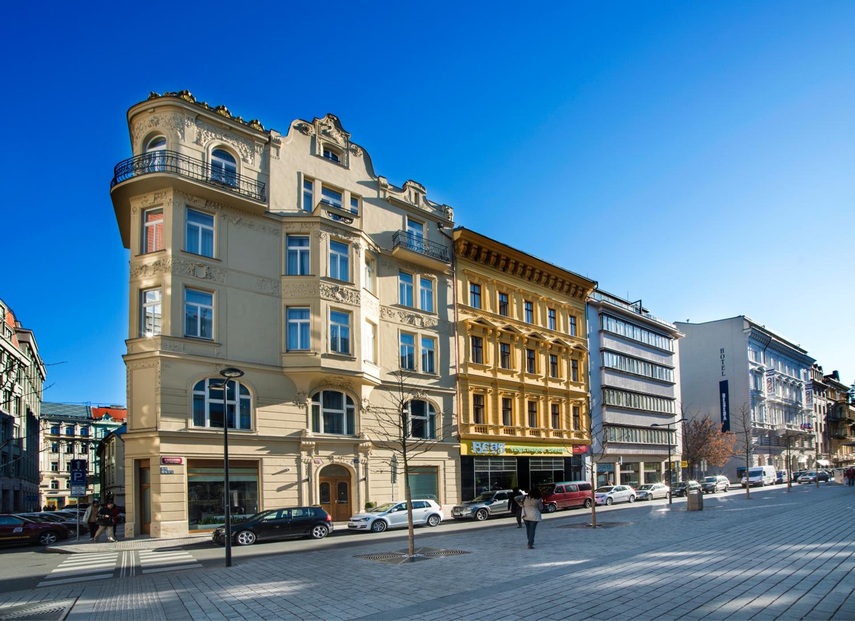 Hotel Golden Crown